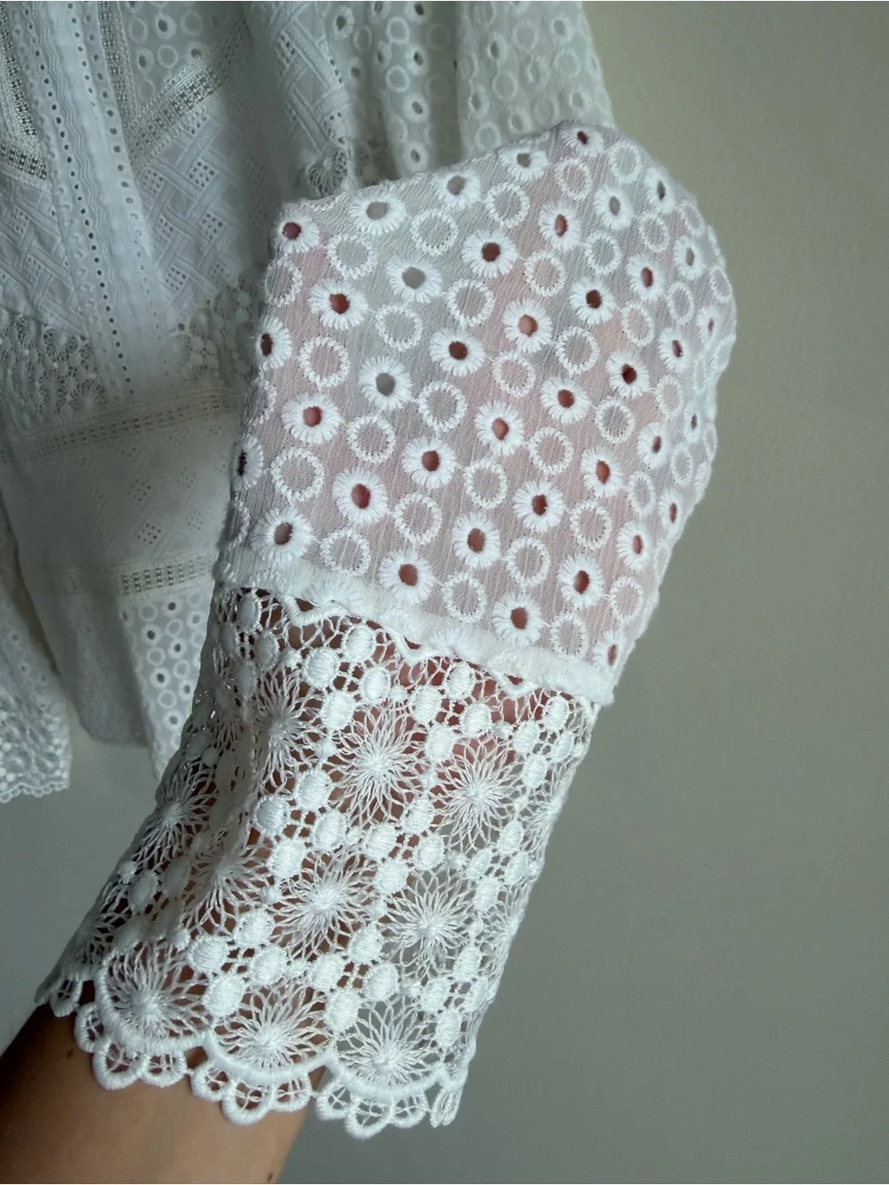 Anthropologie James Coviello Burnham White Eyelet Lace Blouse Top Size M